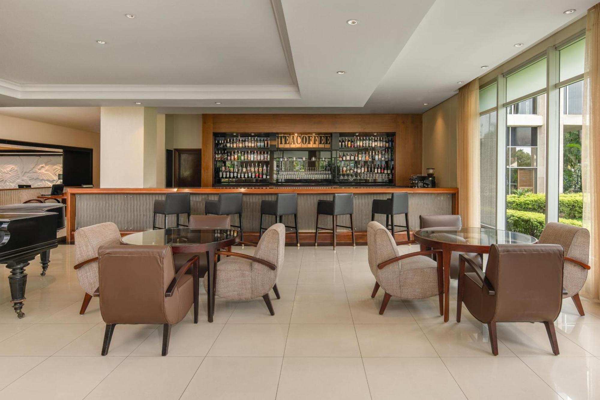 Sheraton Kampala Hotel Exterior foto